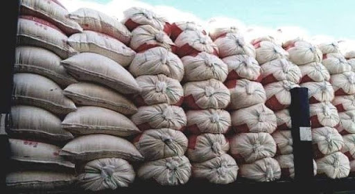 أم العرائس تتزود بـ32 طنا من المواد الغذائية الاساسية من بينها مادة السميد